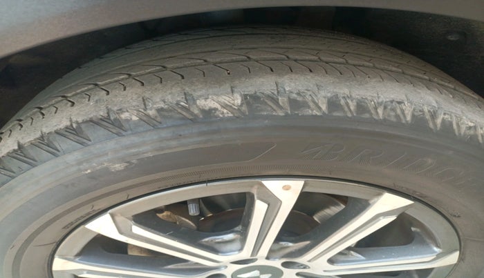 2023 Mahindra XUV700 AX 7 LUXURY D AT 7 STR, Diesel, Automatic, 37,253 km, tyre