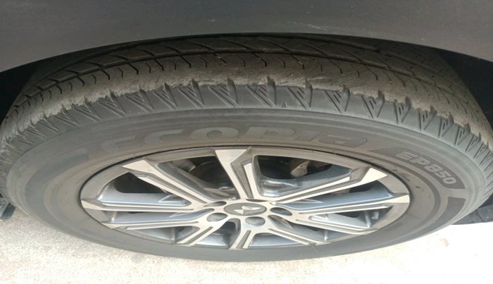 2023 Mahindra XUV700 AX 7 LUXURY D AT 7 STR, Diesel, Automatic, 37,253 km, tyre