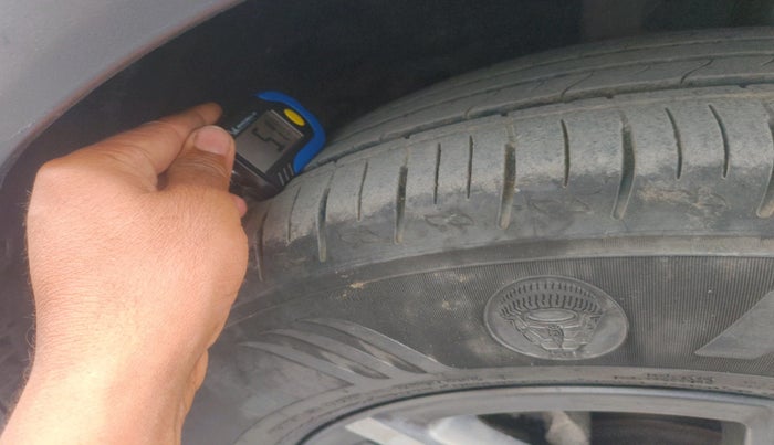 2023 Mahindra XUV700 AX 5 P MT 5 STR, Petrol, Manual, 21,446 km, tyre