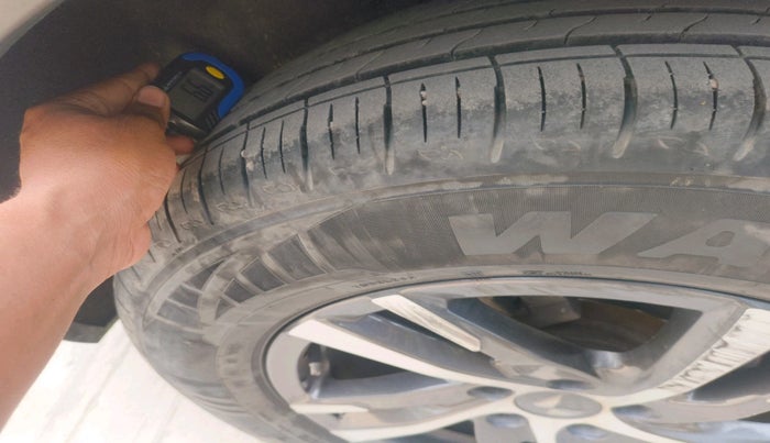 2023 Mahindra XUV700 AX 5 P MT 5 STR, Petrol, Manual, 21,446 km, tyre