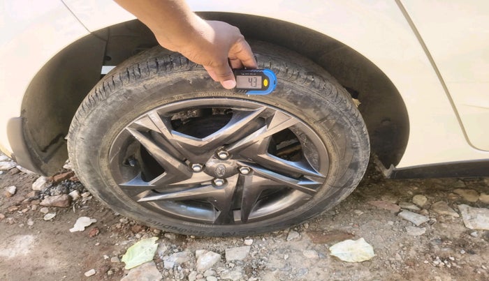 2021 Hyundai NEW I20 SPORTZ 1.2 AT, Petrol, Automatic, 41,096 km, tyre