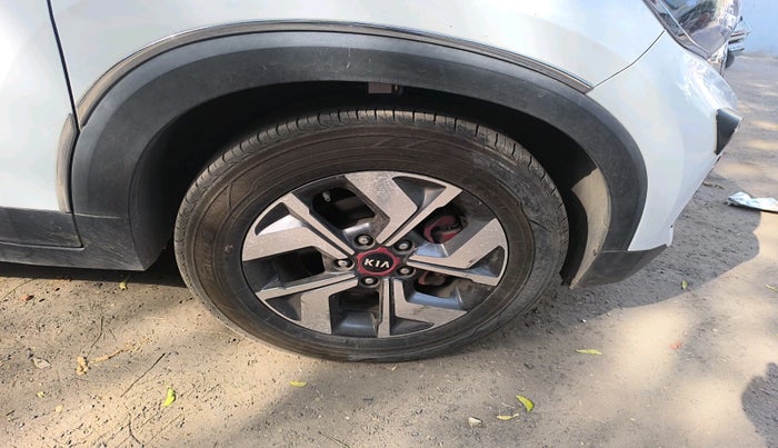 2020 KIA SONET GTX PLUS 1.5 AT, Diesel, Automatic, 1,04,874 km, tyre