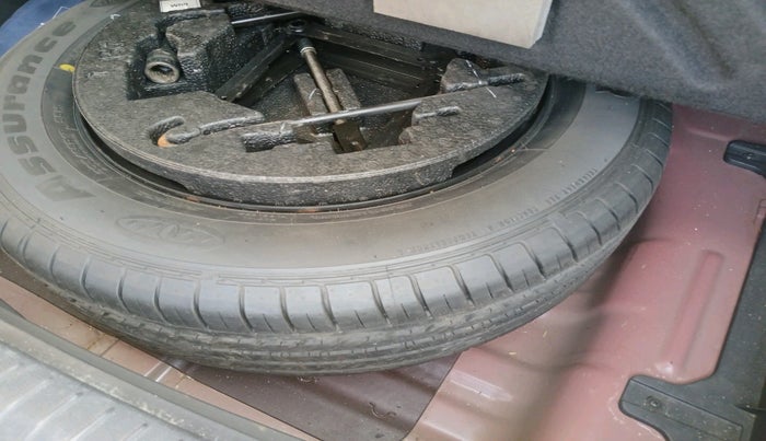 2017 Hyundai Creta SX PLUS 1.6 PETROL, Petrol, Manual, 1,71,577 km, tyre