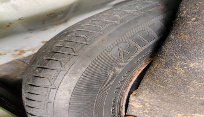 2014 Hyundai Verna FLUIDIC 1.6 CRDI SX OPT AT, Diesel, Automatic, 1,00,328 km, tyre