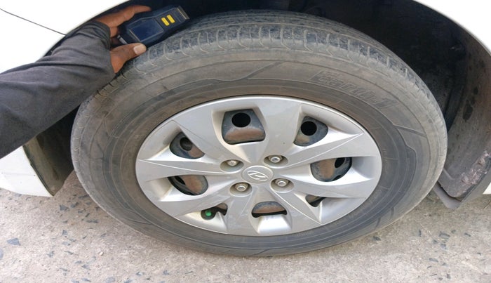 2014 Hyundai Elite i20 SPORTZ 1.2, Petrol, Manual, 2,44,892 km, tyre