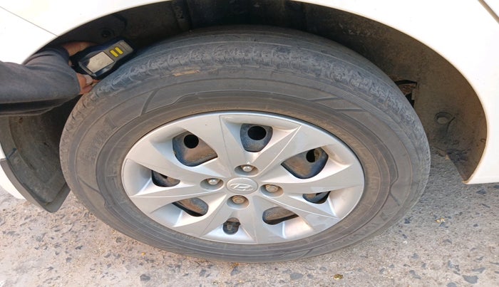 2014 Hyundai Elite i20 SPORTZ 1.2, Petrol, Manual, 2,44,892 km, tyre