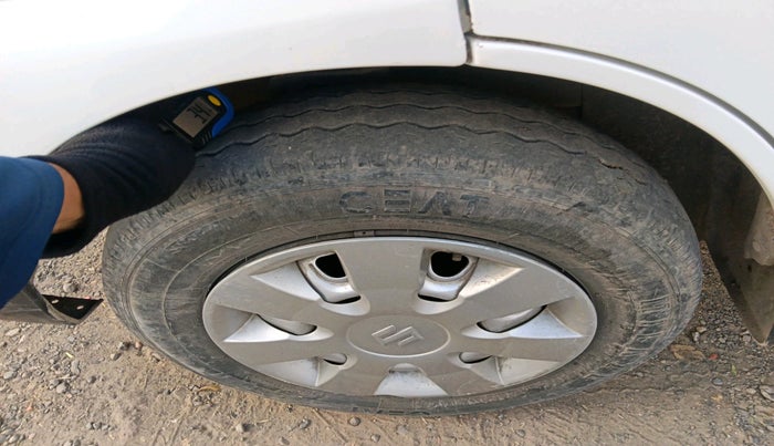 2021 Maruti Eeco 5 STR AC CNG, CNG, Manual, 29,829 km, tyre