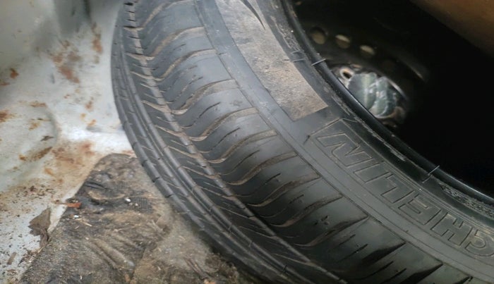 2015 Honda City 1.5L I-VTEC VX CVT, Petrol, Automatic, 1,06,093 km, tyre