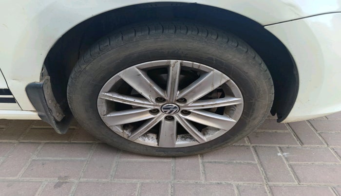 2016 Volkswagen Vento HIGHLINE PETROL AT, Petrol, Automatic, 1,09,893 km, tyre