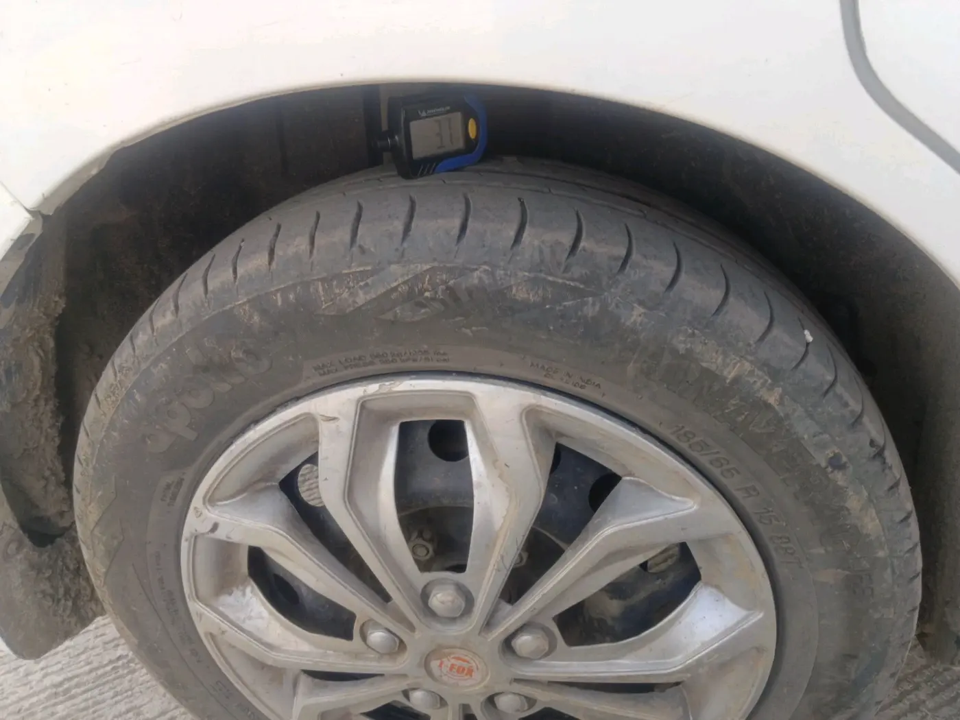 2013 Maruti Ertiga VDI, Diesel, Manual, 2,14,271 km, tyre