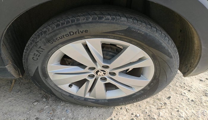 2022 Skoda KUSHAQ AMBITION 1.0L TSI MT, Petrol, Manual, 51,338 km, tyre