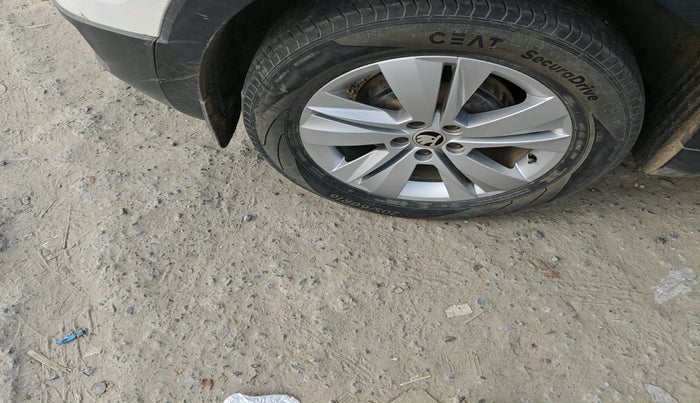 2022 Skoda KUSHAQ AMBITION 1.0L TSI MT, Petrol, Manual, 51,338 km, tyre