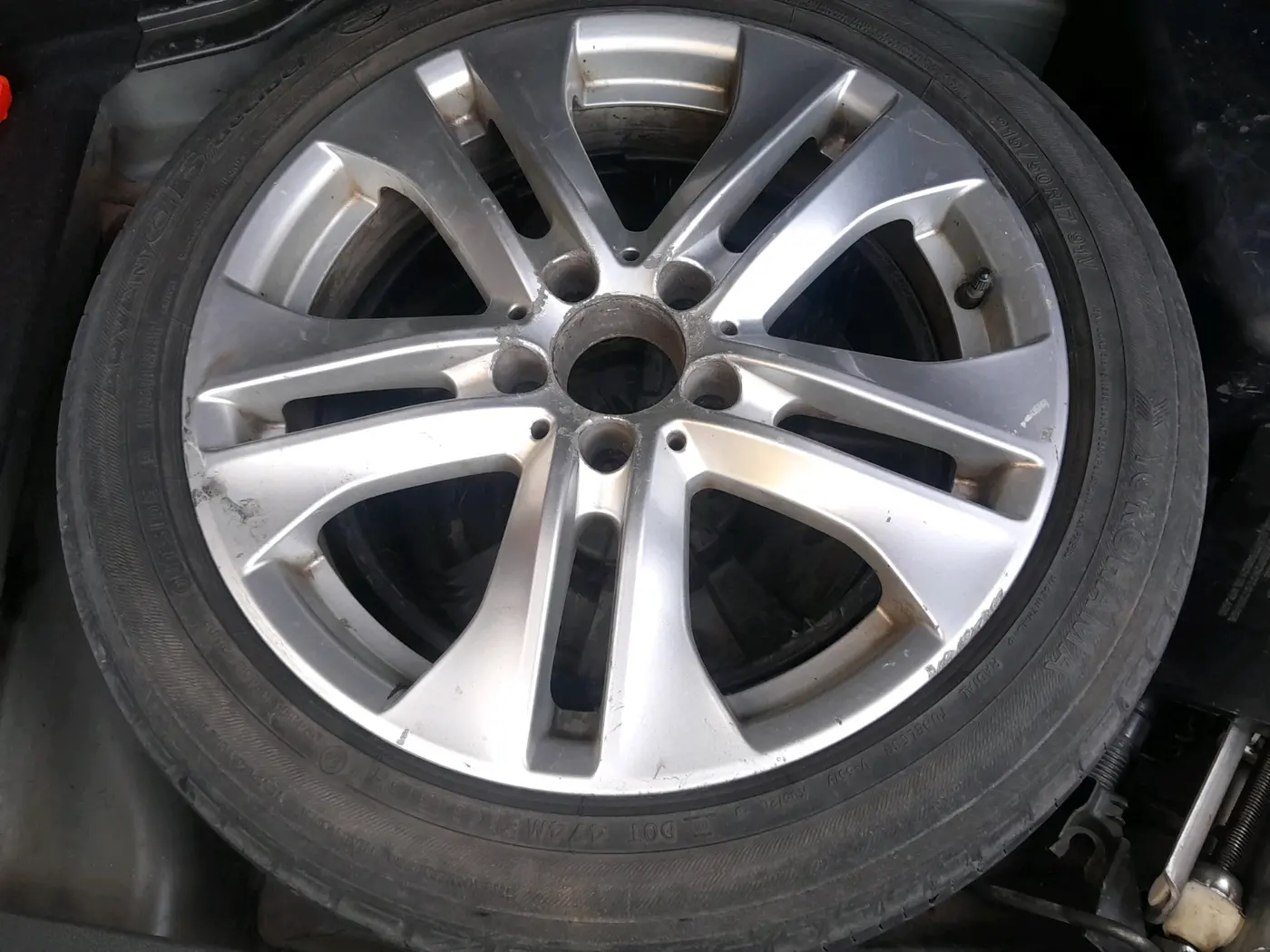 2013 Mercedes Benz C Class C 220 CDI Avantagarde, Diesel, Automatic, 1,05,339 km, tyre