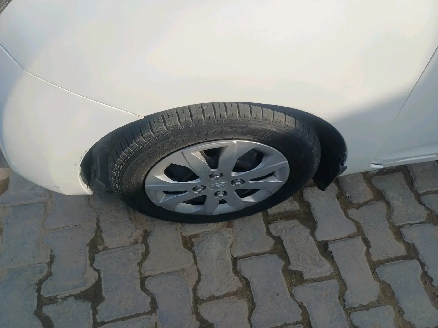 2018 Hyundai Eon MAGNA +, Petrol, Manual, 20,653 km, tyre