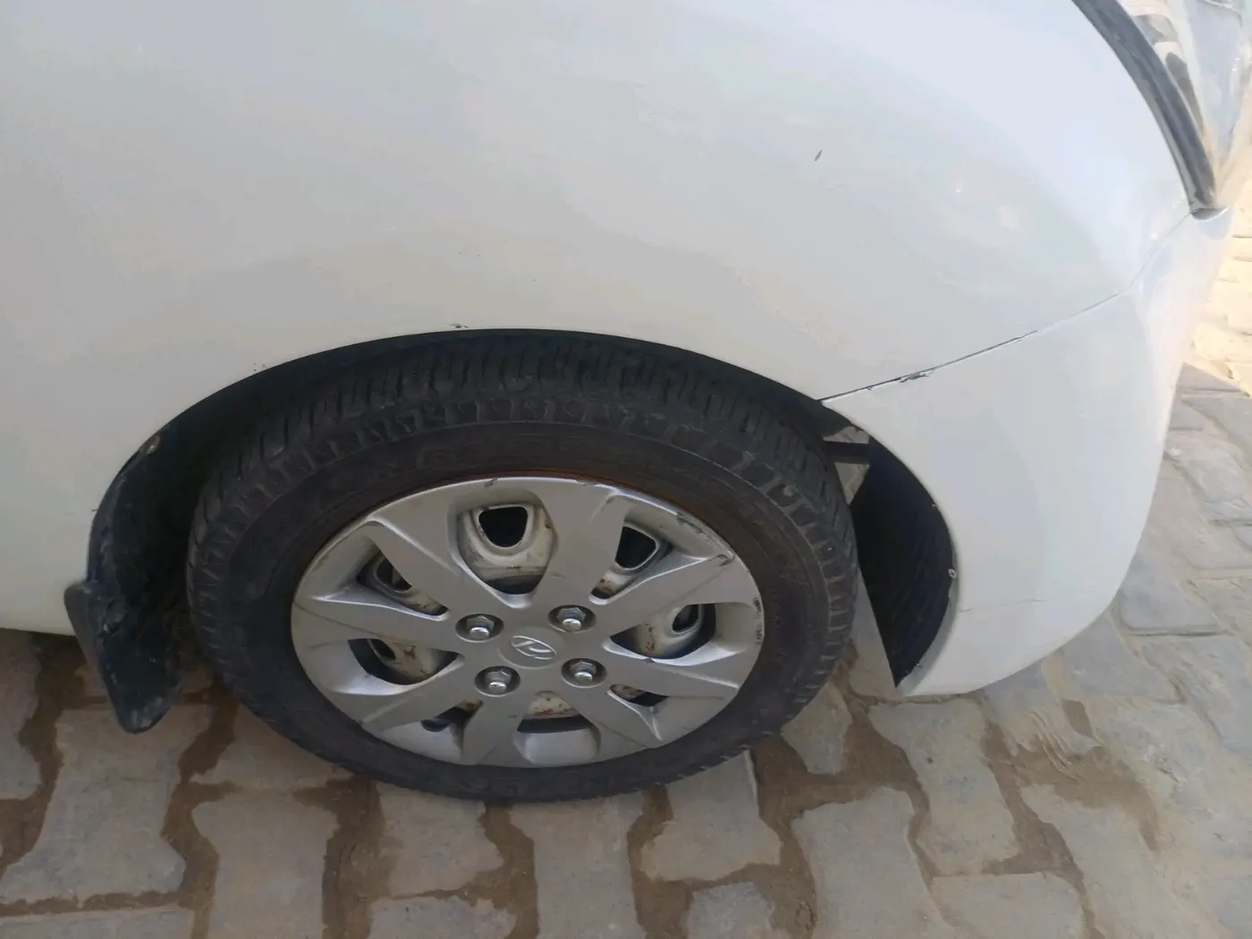 2018 Hyundai Eon MAGNA +, Petrol, Manual, 20,653 km, tyre