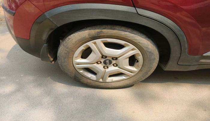 2020 KIA SONET HTX 1.0 IMT, Petrol, Manual, 1,38,877 km, tyre