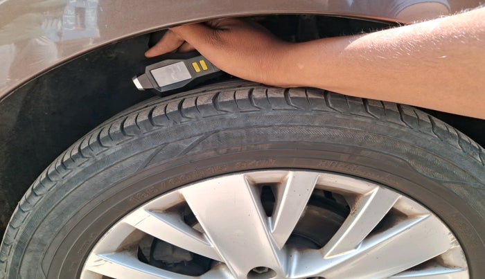 2015 Volkswagen Vento HIGHLINE 1.6 MPI, Petrol, Manual, 1,19,954 km, tyre