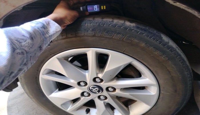 2016 Toyota Innova Crysta 2.4 VX 7 STR, Diesel, Manual, 99,307 km, tyre