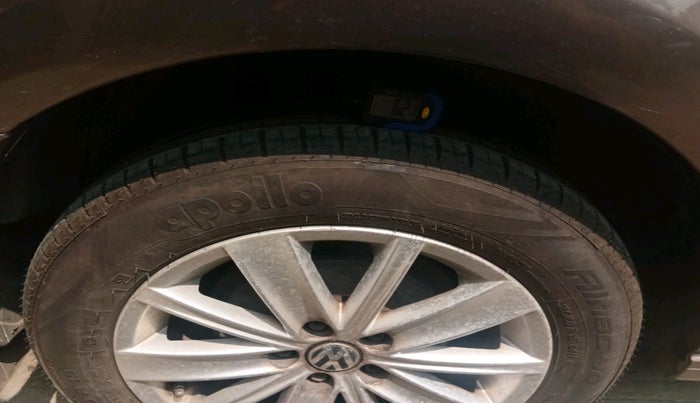 2016 Volkswagen Vento HIGHLINE 1.5 AT, Diesel, Automatic, 91,774 km, tyre