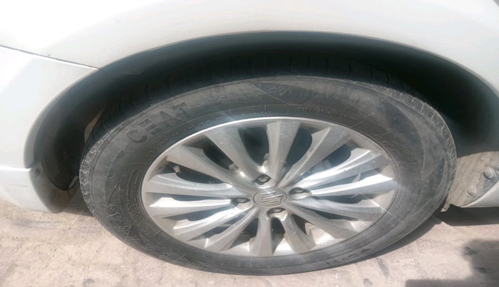 2018 Maruti Ciaz DELTA 1.5 SHVS MT PETROL, Petrol, Manual, 1,03,888 km, tyre