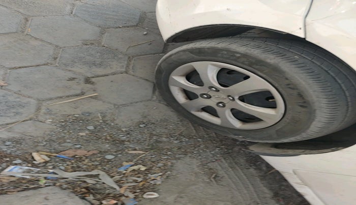 2014 Hyundai Verna FLUIDIC 1.6 CRDI EX, Diesel, Manual, 1,19,092 km, tyre