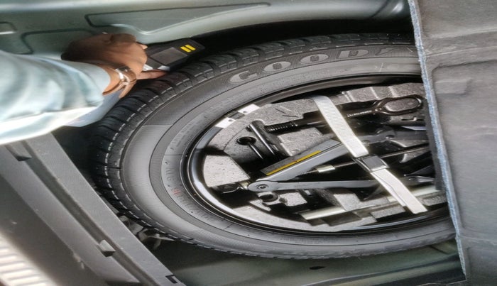 2021 Skoda Superb L&K 2.0 TSI AT, Petrol, Automatic, 50,400 km, tyre