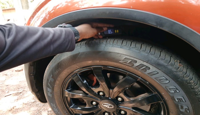 2015 Mahindra XUV500 W10, Diesel, Manual, 1,00,341 km, tyre