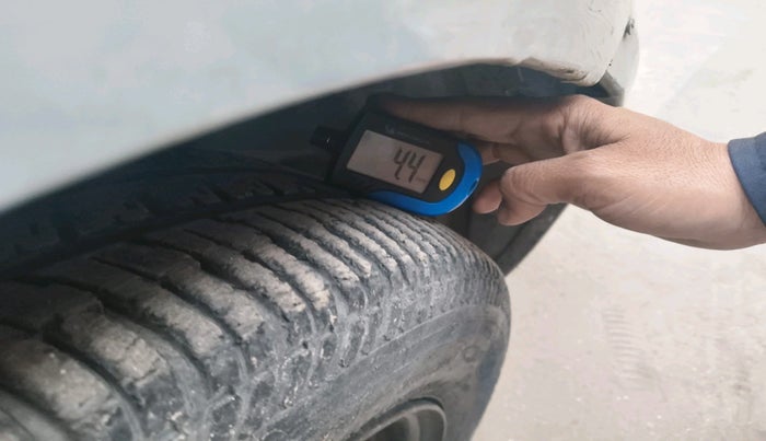 2011 Maruti SX4 VXI CNG, CNG, Manual, 1,21,505 km, tyre