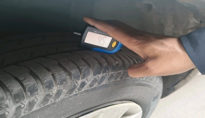 2011 Maruti SX4 VXI CNG, CNG, Manual, 1,21,505 km, tyre