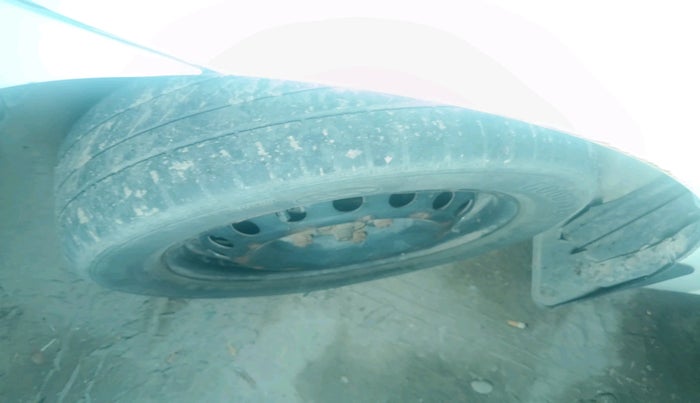 2011 Toyota Etios G, Petrol, Manual, 1,47,029 km, tyre