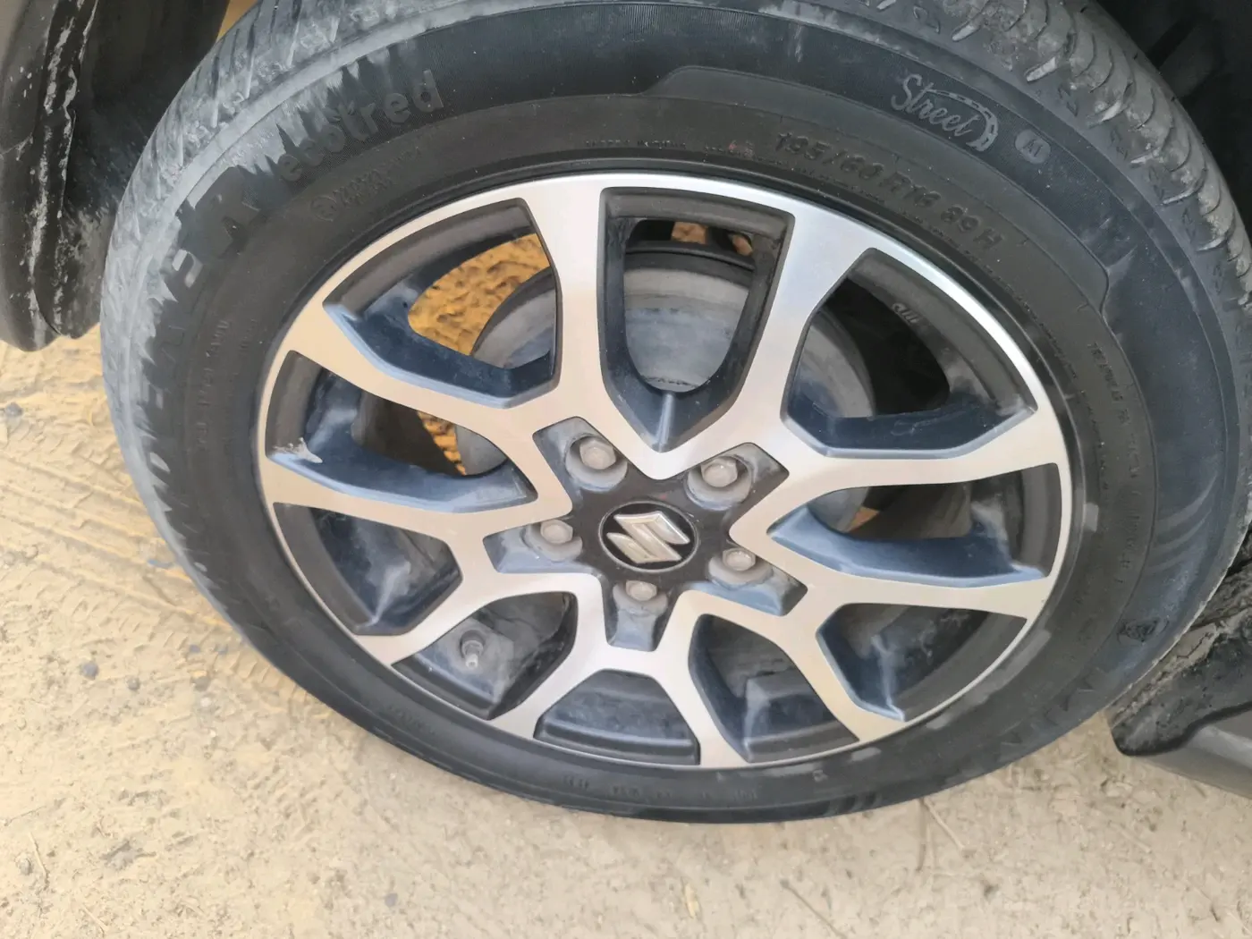 2022 Maruti XL6 ZETA CNG, CNG, Manual, 59,080 km, tyre