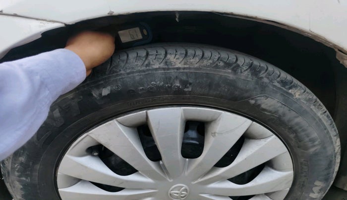 2013 Toyota Etios Liva G, CNG, Manual, 84,409 km, tyre