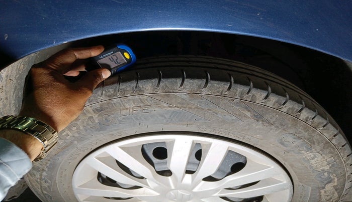 2018 Maruti Dzire VXI AMT, Petrol, Automatic, 1,20,895 km, tyre