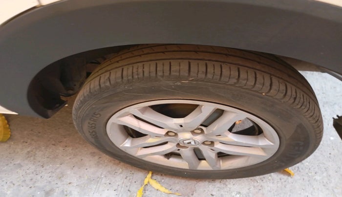 2022 Renault TRIBER RXZ AMT, Petrol, Automatic, 60,573 km, tyre