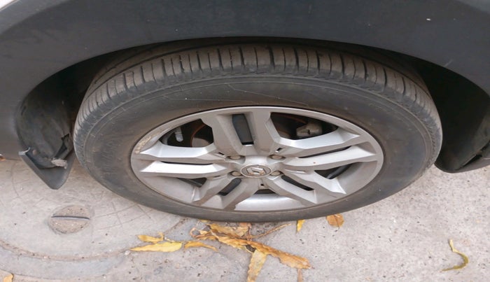 2022 Renault TRIBER RXZ AMT, Petrol, Automatic, 60,573 km, tyre