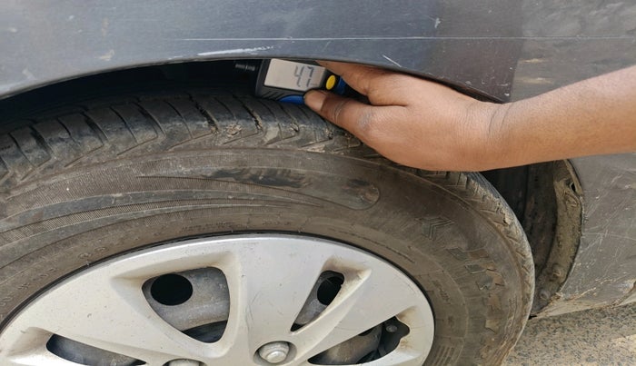 2013 Hyundai i10 MAGNA 1.2, CNG, Manual, 1,20,837 km, tyre