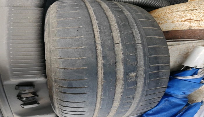 2013 Hyundai i10 MAGNA 1.2, CNG, Manual, 1,20,837 km, tyre