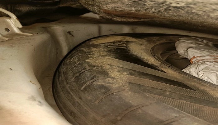 2019 Maruti Swift VXI, CNG, Manual, 92,595 km, tyre