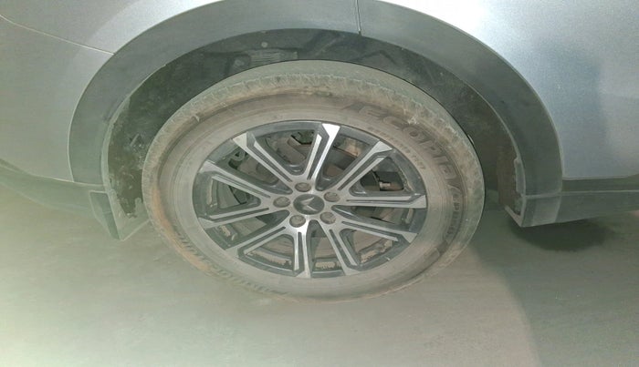 2022 Mahindra XUV700 AX 7 LUXURY D MT 7 STR, Diesel, Manual, 89,682 km, tyre