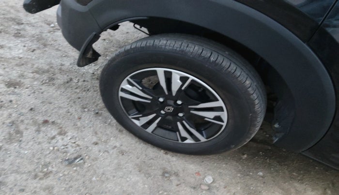 2025 Renault TRIBER Emotion, Petrol, Manual, 2,793 km, tyre