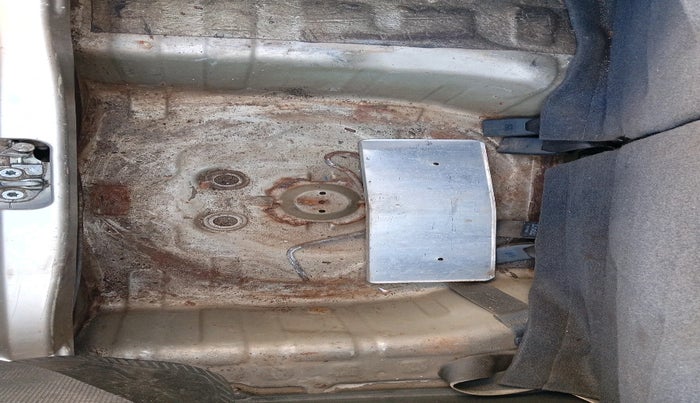 2010 Chevrolet Beat LT PETROL, Petrol, Manual, 66,183 km, tyre