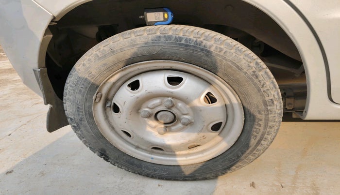 2010 Maruti Zen Estilo LXI, Petrol, Manual, 60,350 km, tyre