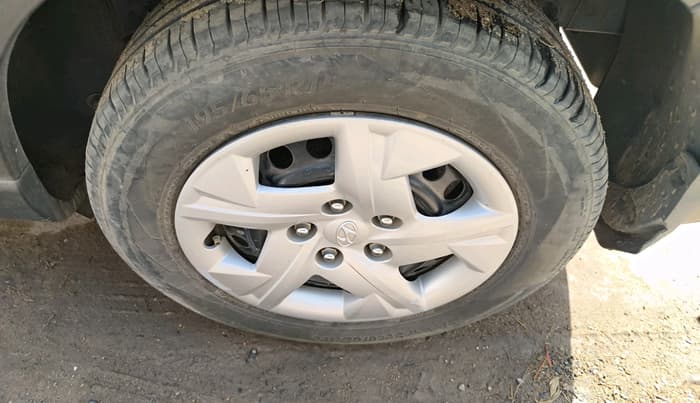 2021 Hyundai VENUE S 1.2, CNG, Manual, 68,903 km, tyre