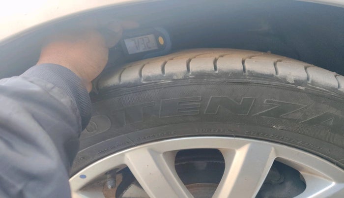 2010 Maruti SX4 ZXI, Petrol, Manual, 1,08,625 km, tyre