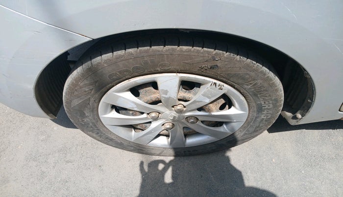 2011 Hyundai Eon ERA, Petrol, Manual, 1,03,219 km, tyre