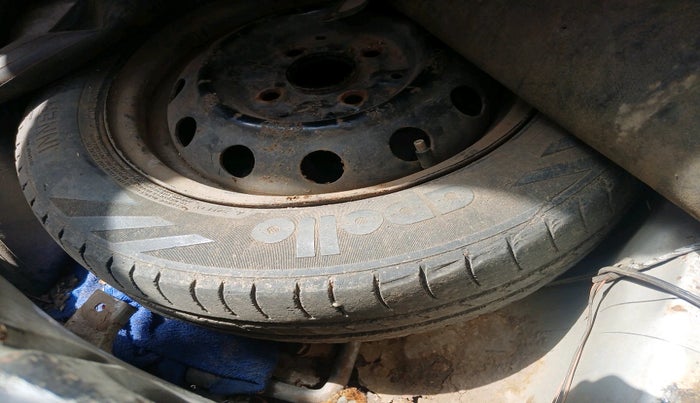 2011 Hyundai Eon ERA, Petrol, Manual, 1,03,219 km, tyre