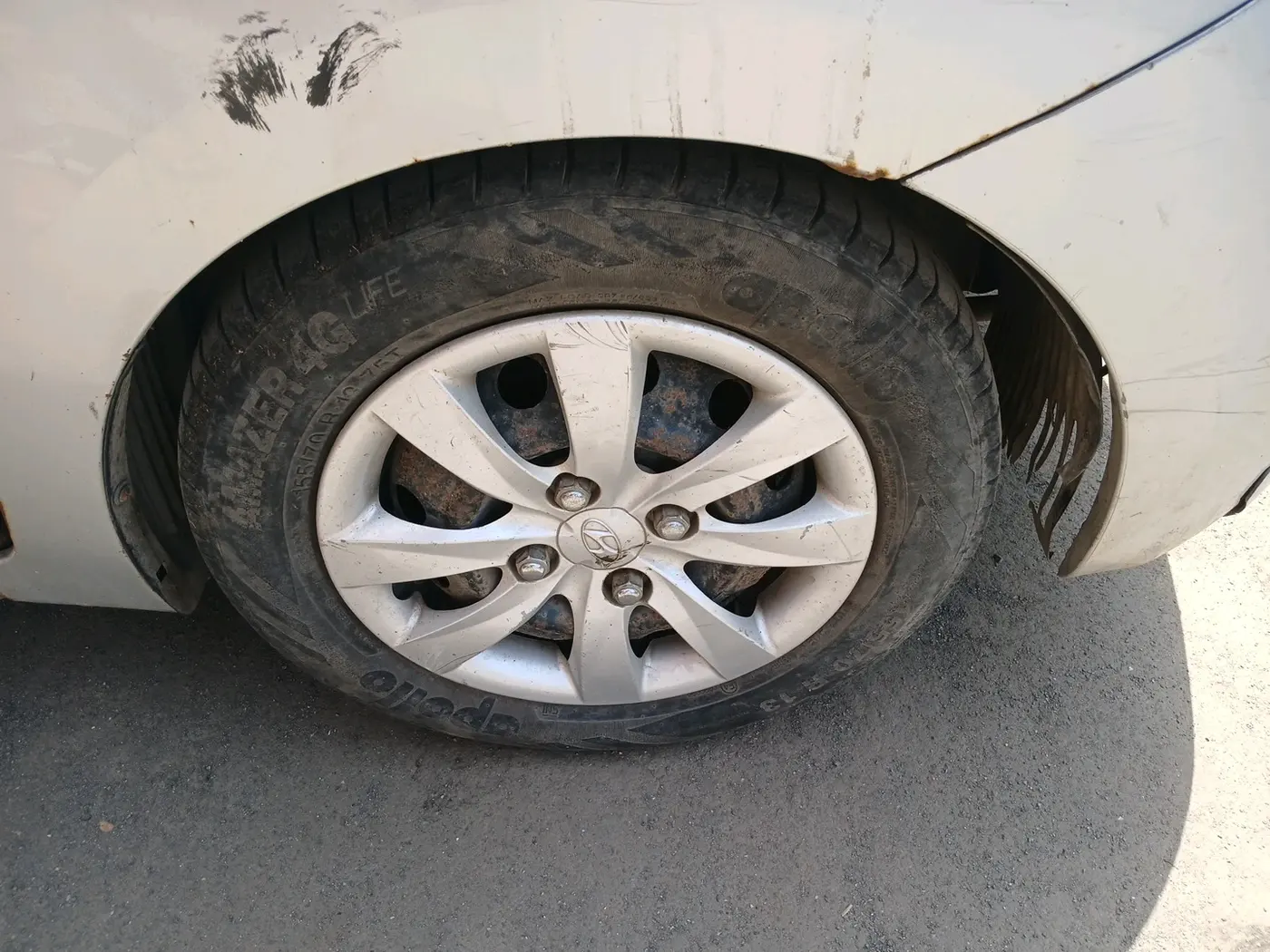 2011 Hyundai Eon ERA, Petrol, Manual, 1,03,219 km, tyre