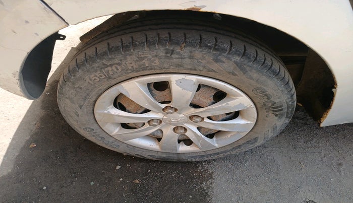 2011 Hyundai Eon ERA, Petrol, Manual, 1,03,219 km, tyre