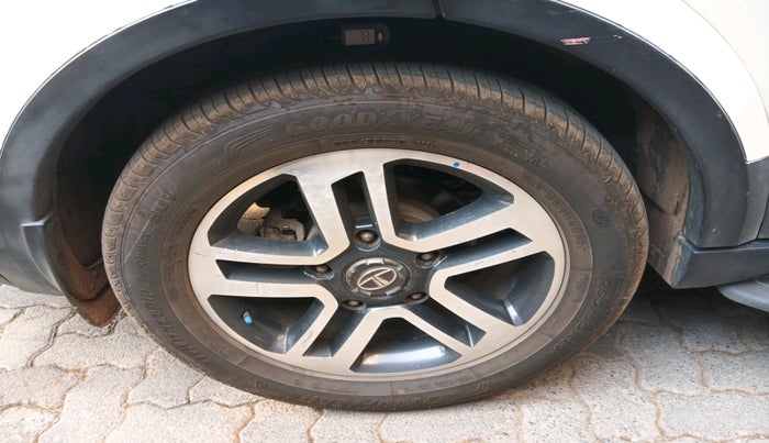 2017 Tata Hexa XTA 4X2 7 STR, Diesel, Automatic, 71,510 km, tyre