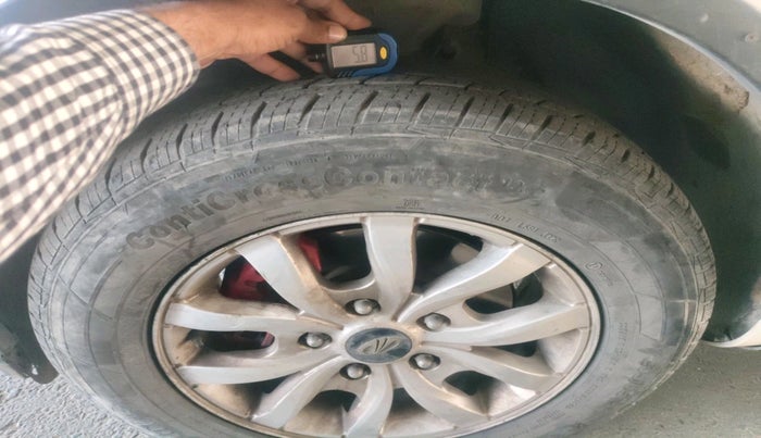 2015 Mahindra XUV500 W10 AWD, Diesel, Manual, 1,61,603 km, tyre